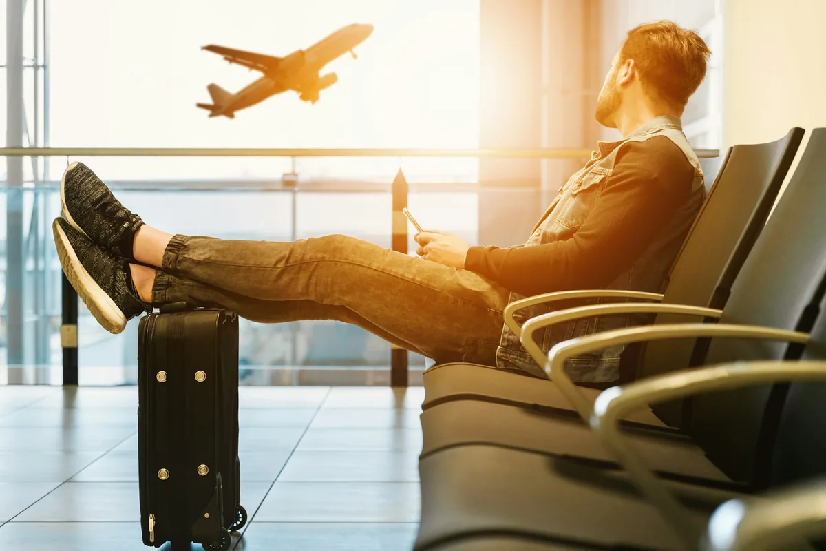 The Risks of Posting Travel Plans on Social Media: Protecting Your Valuables from Potential Theft